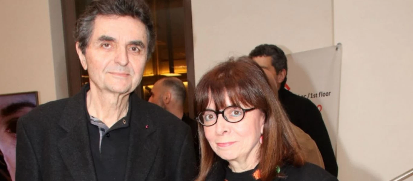 Ξανά σε θέατρο η Α. Σακελλαροπούλου: Συνοδευόταν από τον σύντροφό της - Το παρών έδωσε και η Λ. Μενδώνη (φώτο)